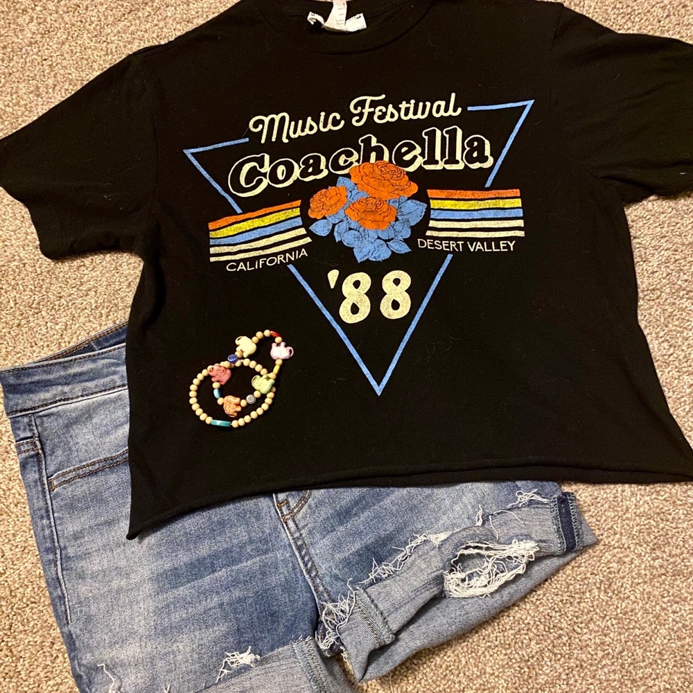 Crop t-shirt. Size Small.